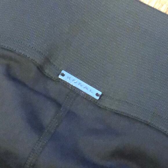 Koral Lustrous Infinity Maternity Legging in Black Size XS - Picture 11 of 14